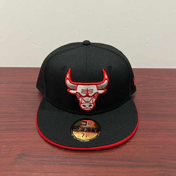 New Era, 59Fifty Fitted Hat, Chicago Bulls, Black & Red - Picture 1 of 9
